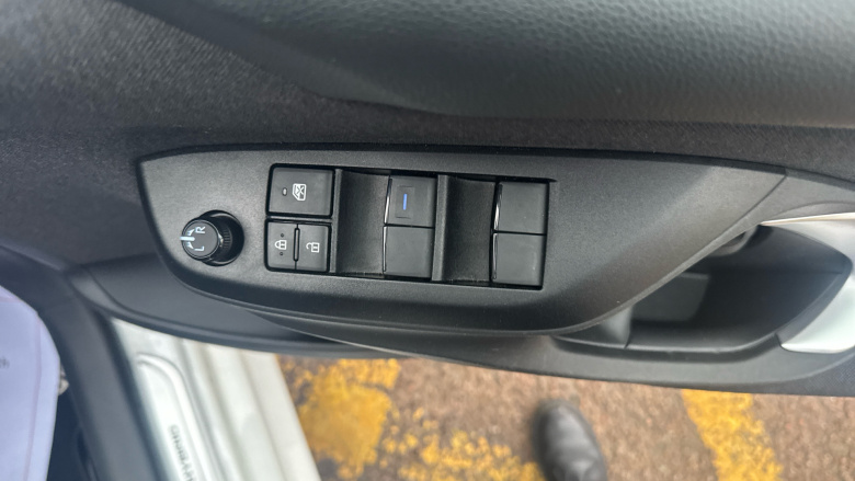 Toyota Yaris 1.5 Hybrid Design 5dr CVT Hybrid Hatchback